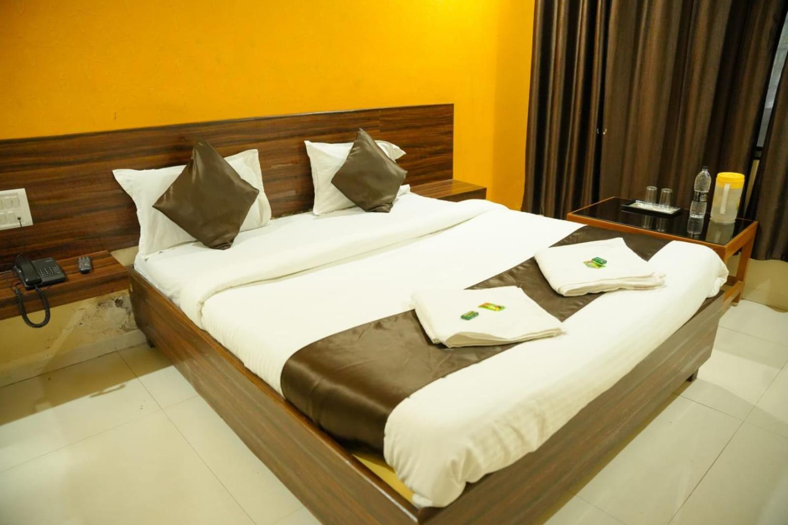 Hotel Sachidanand เชอร์ดี ภายนอก รูปภาพ