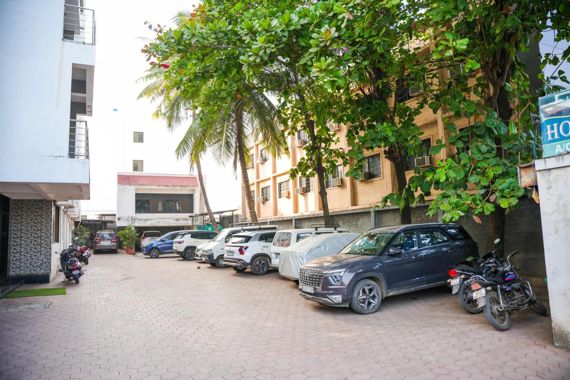 Hotel Sachidanand เชอร์ดี ภายนอก รูปภาพ