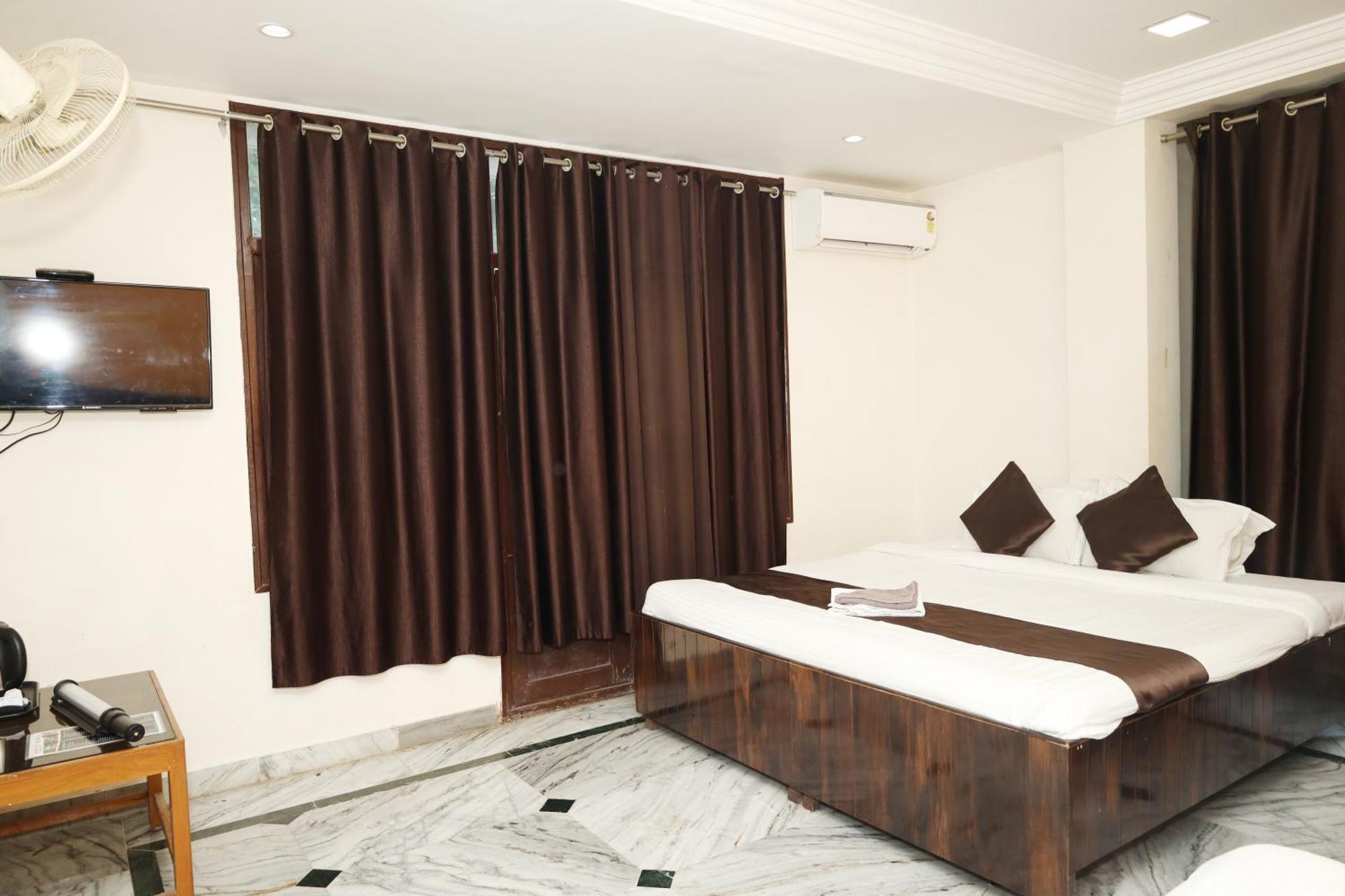 Hotel Sachidanand เชอร์ดี ภายนอก รูปภาพ
