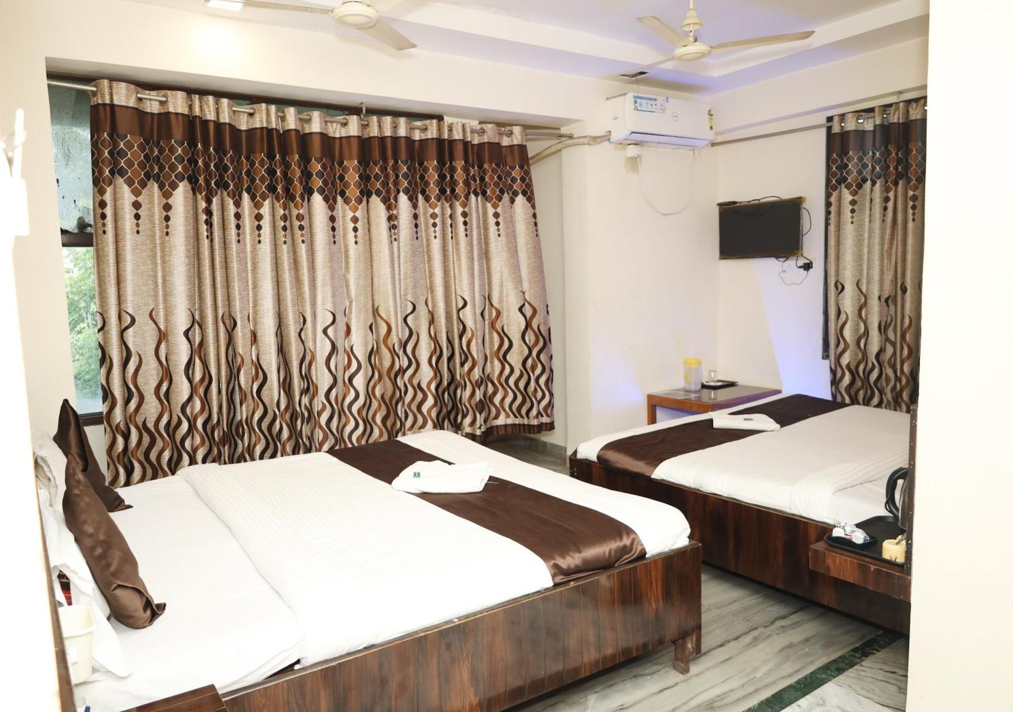 Hotel Sachidanand เชอร์ดี ภายนอก รูปภาพ