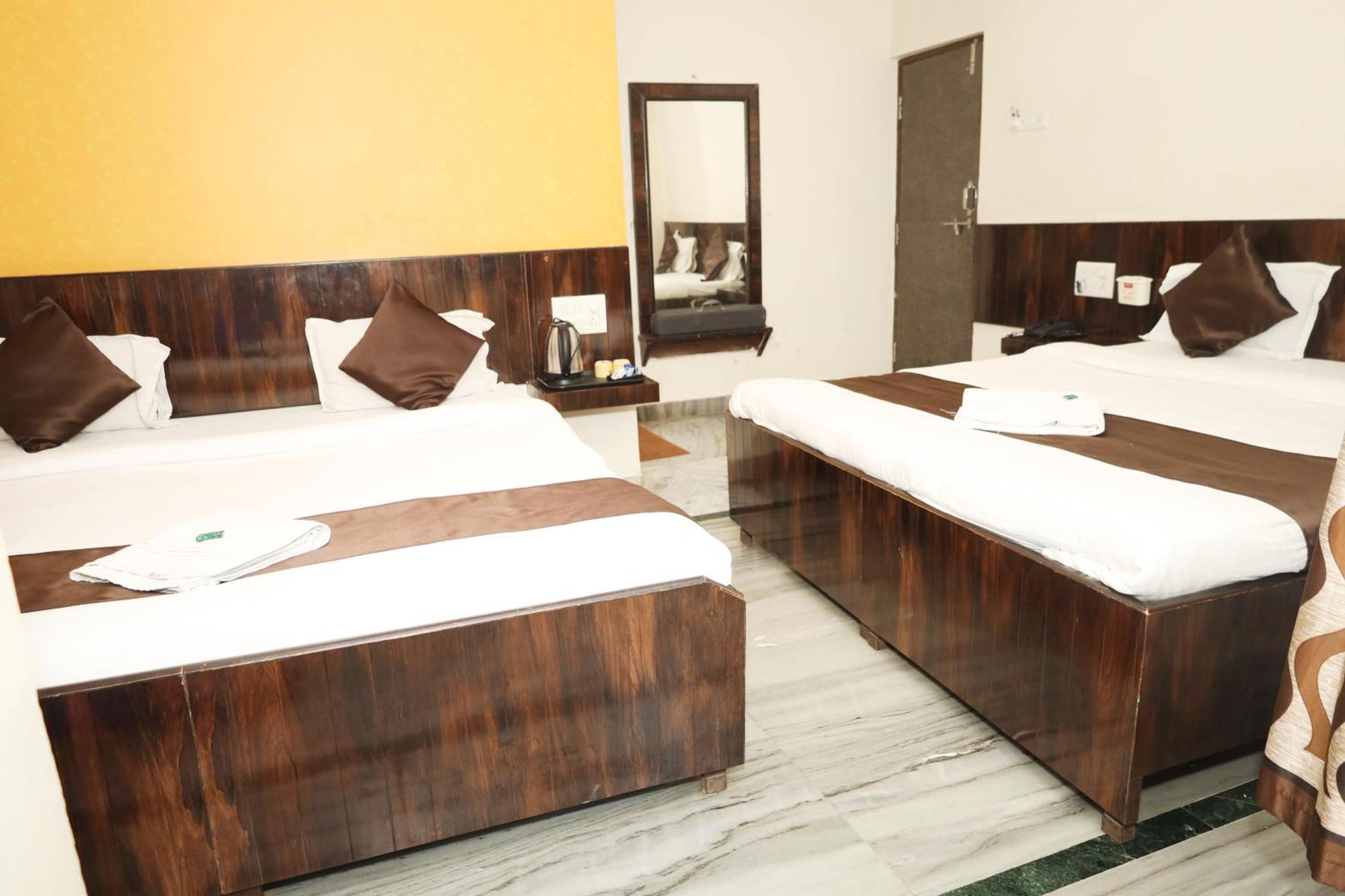 Hotel Sachidanand เชอร์ดี ภายนอก รูปภาพ