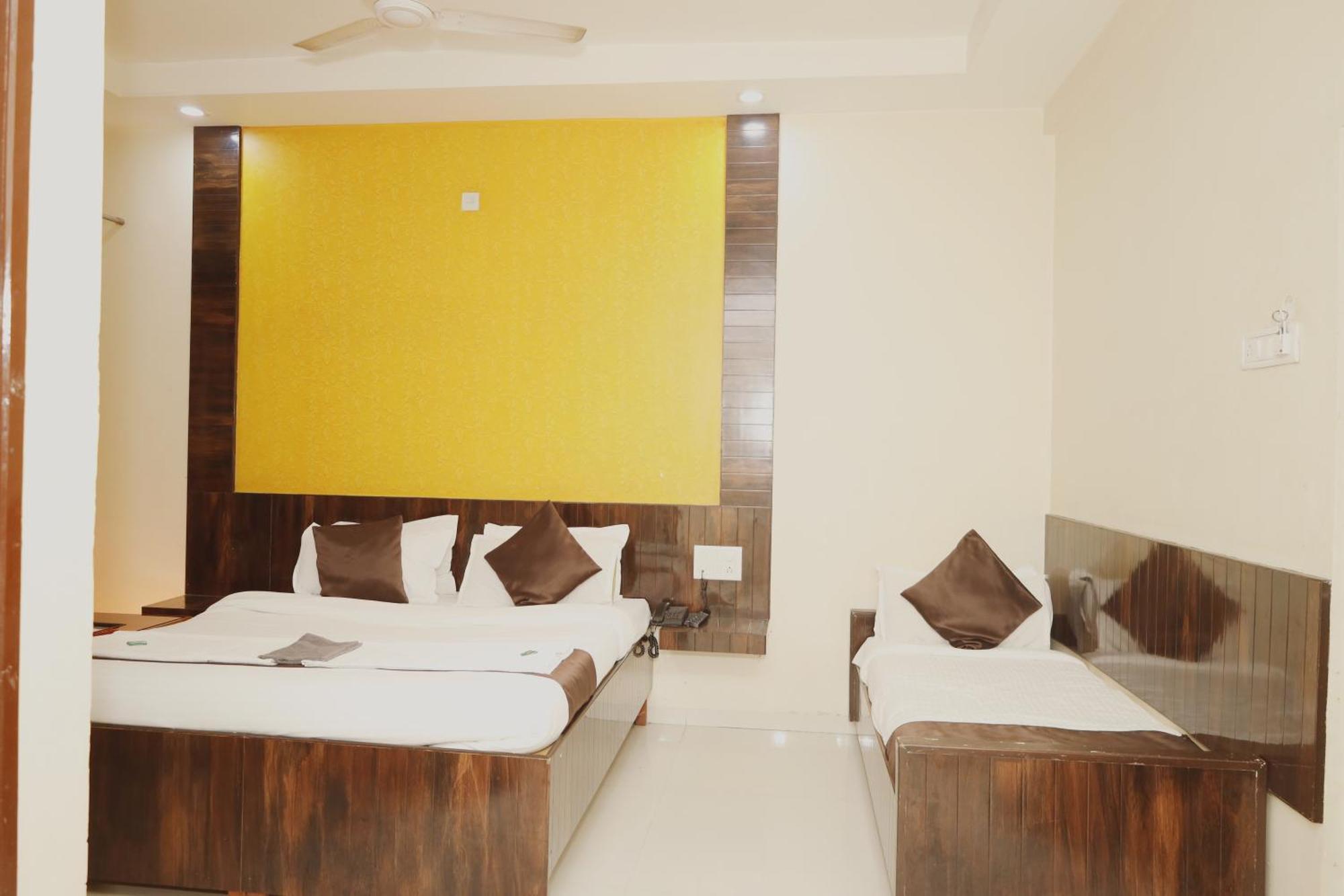 Hotel Sachidanand เชอร์ดี ภายนอก รูปภาพ