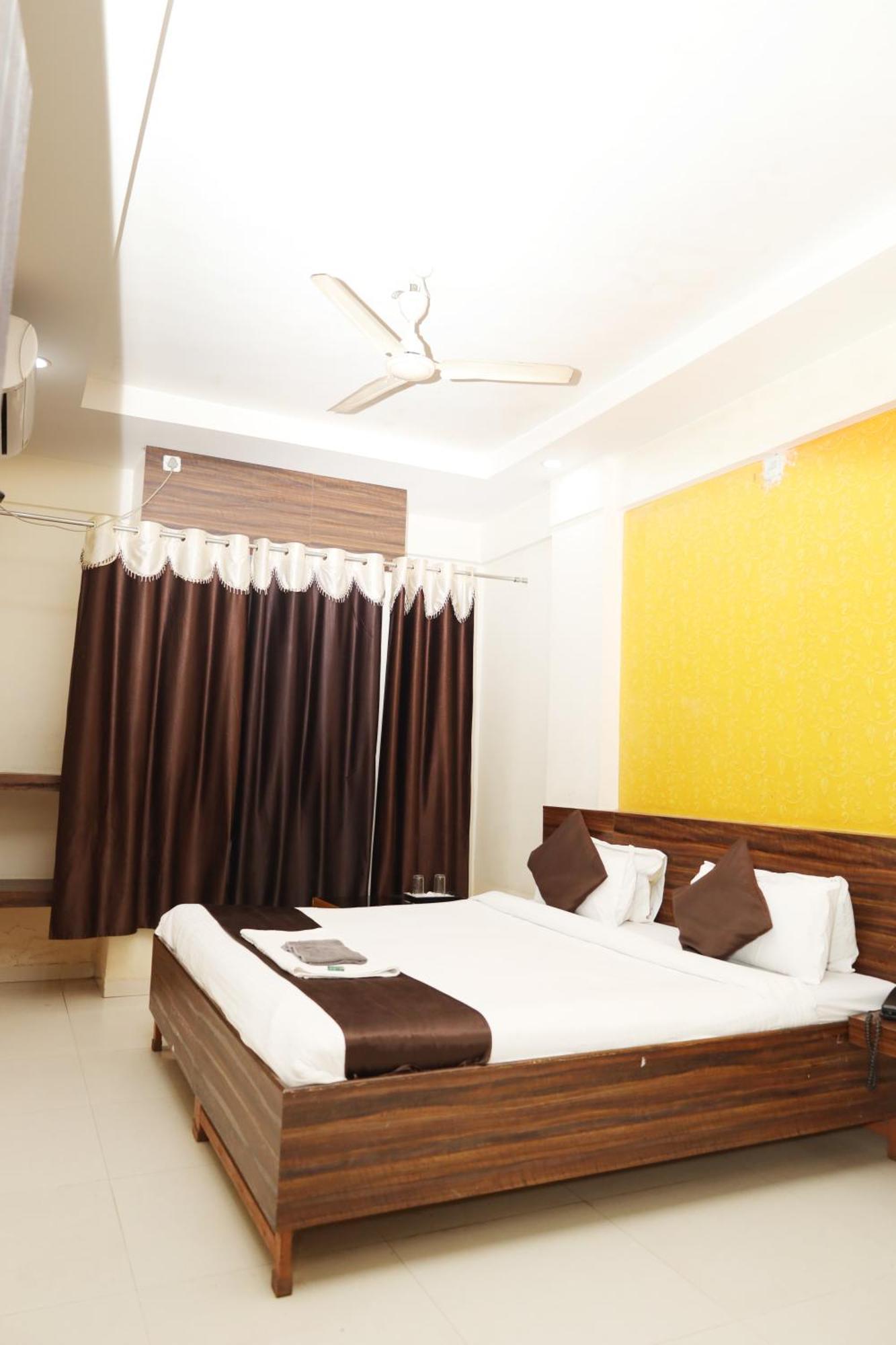 Hotel Sachidanand เชอร์ดี ภายนอก รูปภาพ