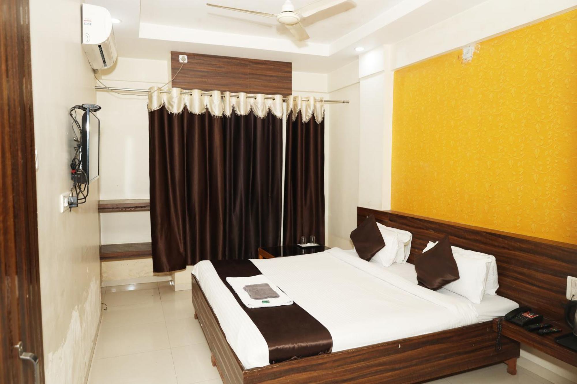 Hotel Sachidanand เชอร์ดี ภายนอก รูปภาพ