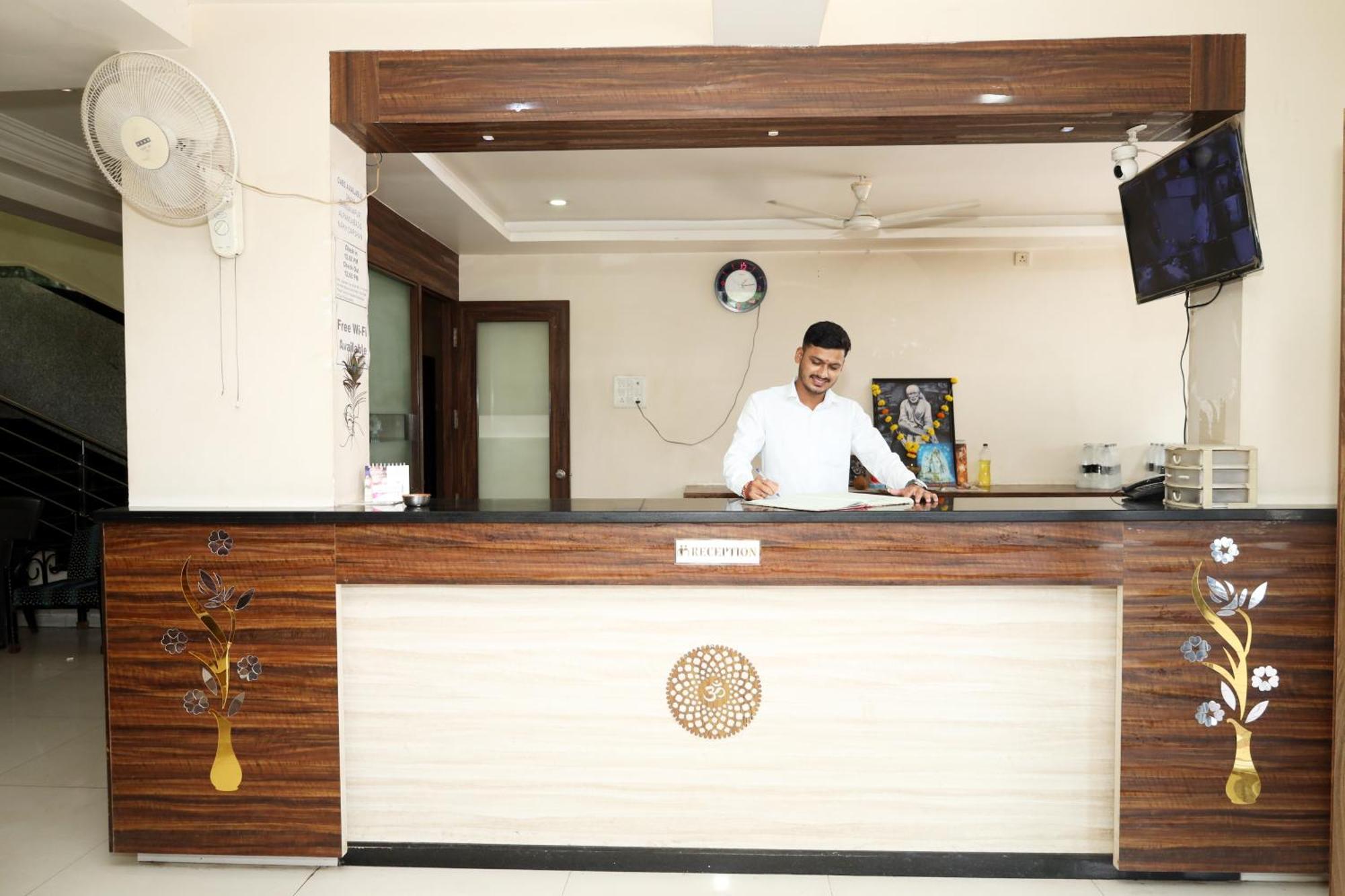 Hotel Sachidanand เชอร์ดี ภายนอก รูปภาพ